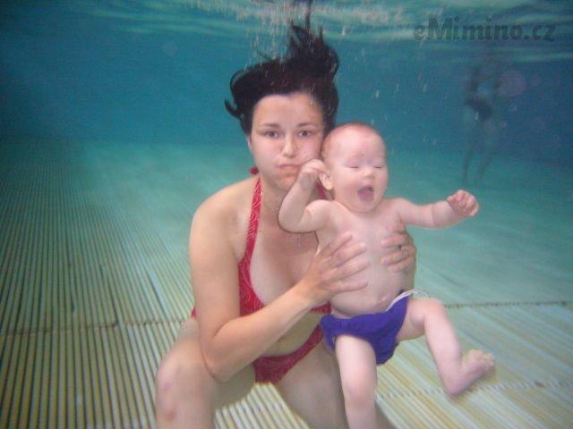 Jak dlouho vydrží miminko pod vodou?