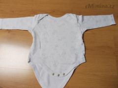 bílé body s šedými zvířátky