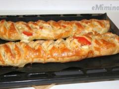 Zdroj: http://hobby.idnes.cz/slany-strudl-se-syrem-uzenym-a-zeleninou-f1g-/hobby-domov.aspx?c=A11012