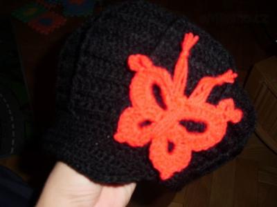 baret s motýlem