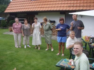 Takhle v řadě všichni stojí a 