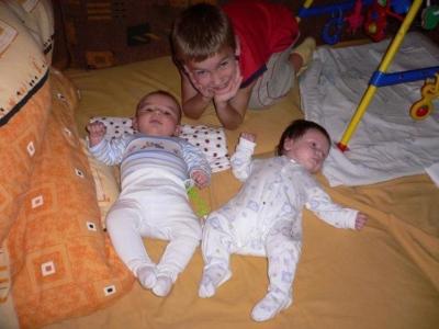 s další (o 6 neděl mladší) ses