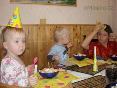 Už jsou nám dva + dva + třinác