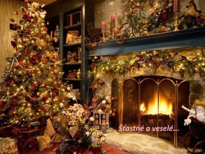 Christmas_Wallpaper_Traditional_Tree_Fire.jpg