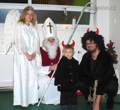 jony s tátou čertuje :)