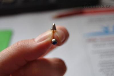 Piercing obočí větší