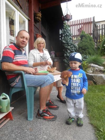 S milovanym dedkom a babičkou