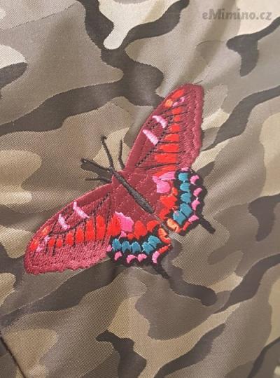 6._CYBEX_BUTTERFLY_in_text.png