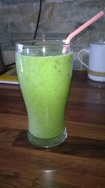 smoothe s polníčkem kiwi chia a babánem.jpg
