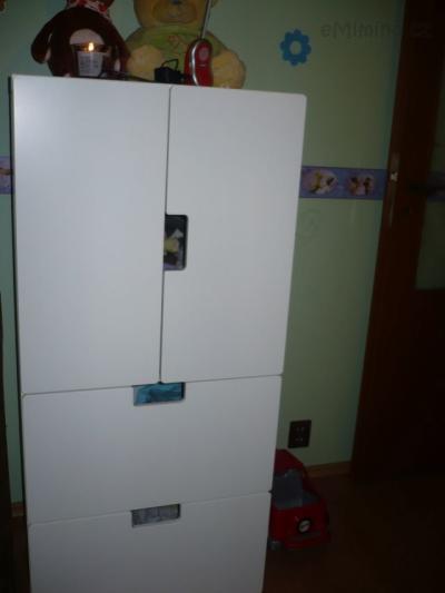 skříň