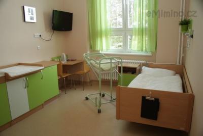 Porodnice Karlovy Vary. Karlovarská krajská nemocnice a porodnice a.s., Gynekologicko-porodnické oddělení: Nadstandardní pokoj v porodnici v Karlových Varech.