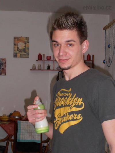 taťka dělá mlíčko.jpg