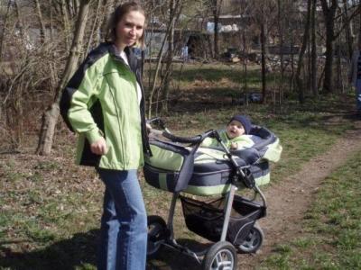 s mamkou a babičkou na procház