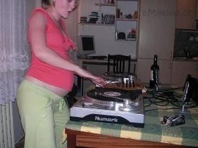 DJ Eliška v bříšku...28tt