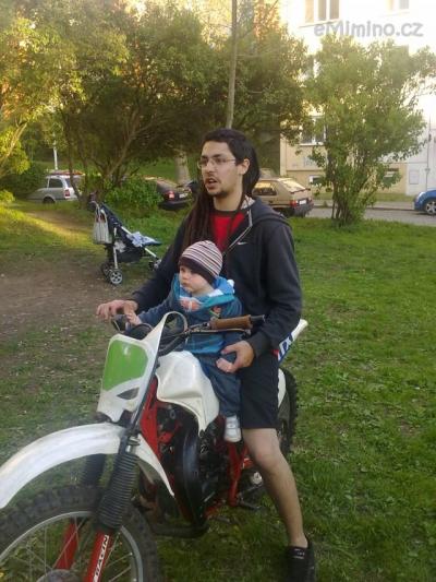 s taťkou ,motorkáři...