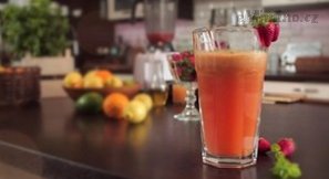 VIDEO: Pomerančová limonáda s jahodami