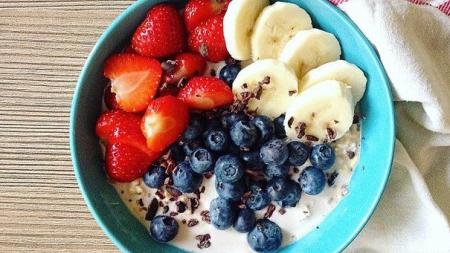 Studená letní ovesná kaše - “overnight oats”
