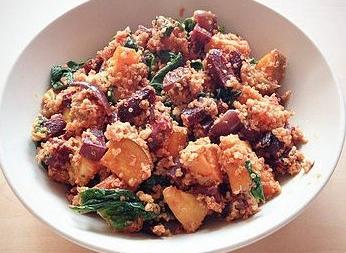Quinoa salát s pečenou zeleninou