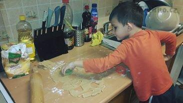 Pečeme sušenky ze špaldové mouky.