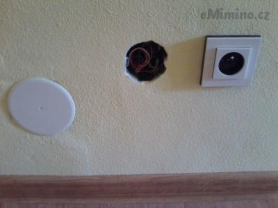 elektrika pri hlavnych dverach.jpg