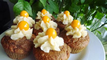 Cupcakes z červené řepy s fazolovým krémem