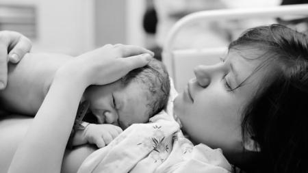 Zamrazit, sníst, nebo vyhodit? Jak naložit s placentou po porodu