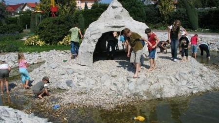 Akční vodní radovánky i relax 2 hodiny cesty z Prahy