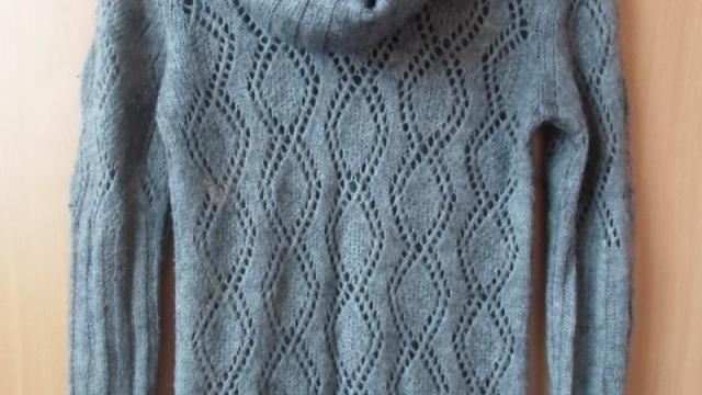 Šedý svetr svetřík rolák pletený dlouhý delší