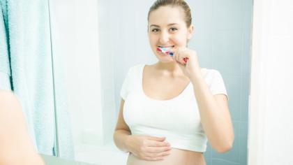 Zánět dásní v těhotenství? Může za něj špatná péče před početím