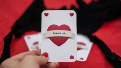 Opepřete Valentýn lehce hříšnými kartami, stačí si je stáhnout