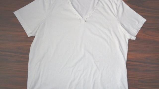 Krásné bílé tričko s kamínkama - velikost 50