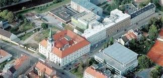Porodnice pohledem z nebe.