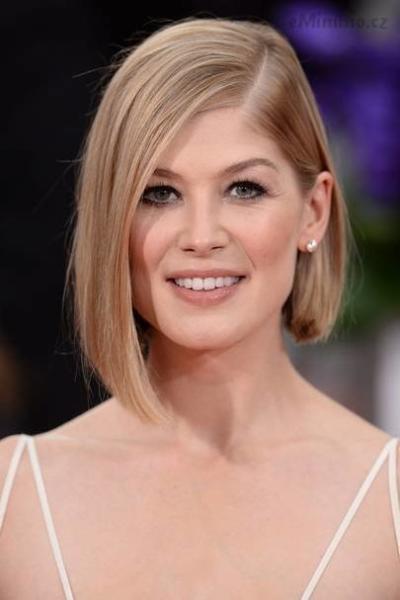 Rosamund-Pike_glamour_9jan15_pa_b.jpg