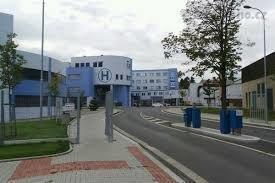 Vchod do porodnice.