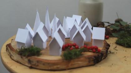 DIY adventní kalendář: Vytvořte si domečky z papíru