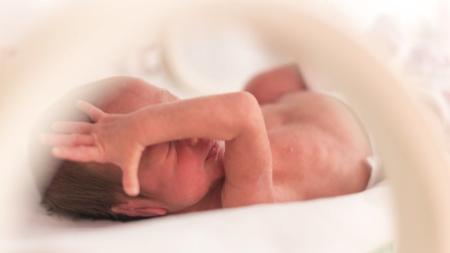 Lékaři dokáží zachránit nedonošené děti narozené už ve 22. týdnu těhotenství