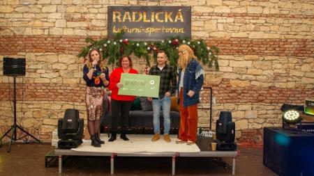 Darujte s námi štědrovečerní večeři maminkám samoživitelkám