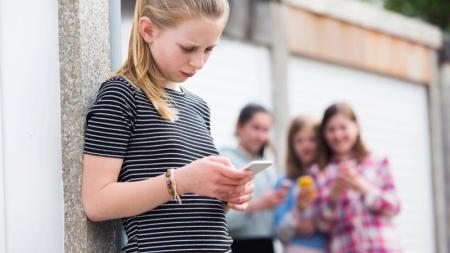 Pedofilové na internetu: Jak před nimi děti ochránit?