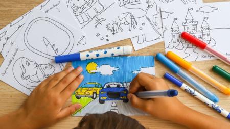 Stáhněte si zdarma letní omalovánkové pohledy