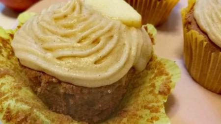 Jablečné cupcakes se skořicovou čepicí