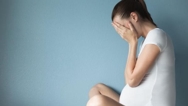 Některé maminky se miminka vzdají pro jeho vlastní dobro. Zdroj: Shutterstock.
