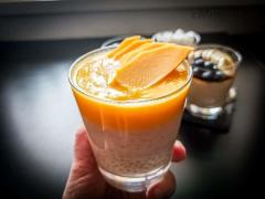 Tapiokový pudink s mangovým smoothie