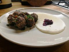 Švédské masové kuličky se smetanovou omáčkou (recept alá IKEA).