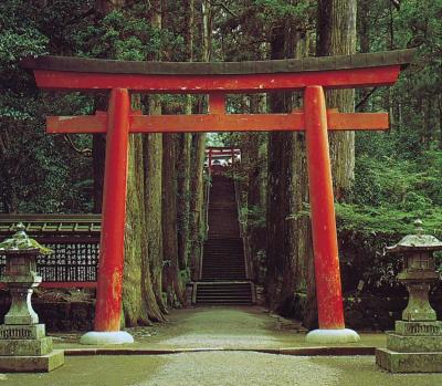 Torii-entrance-shrine-Shinto-Mount-Hakone-Honshu.jpg