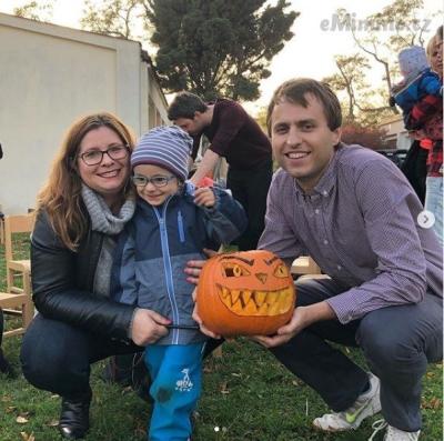 Brzy již nebudeme tři, ale čtyři.