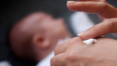 Jak správně vybrat dětskou kosmetiku pro novorozence? Zdroj: Canva.