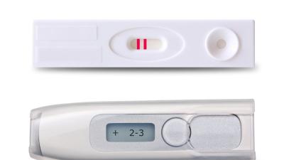 Ukázka těhotenských testů - papírový, destičkový a digitální