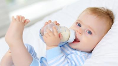 Moderní kojenecká a batolecí mléka BEBELO zajistí dítěti příjem živin i dalších důležitých látek. Zd