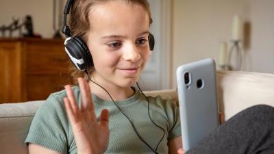 Školáci se letos musí obejít bez návštěv a zůstat doma. Zdroj: Profimedia