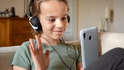 Myj si ruce a mysli na něco hezkého. Ministerstvo školství vydalo průvodce pro školáky